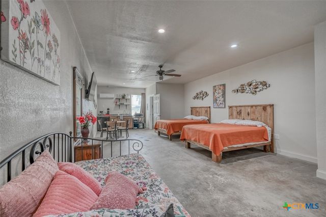 1233 N Ocean Drive, Port Lavaca, TX 77979