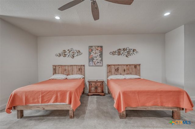 1233 N Ocean Drive, Port Lavaca, TX 77979