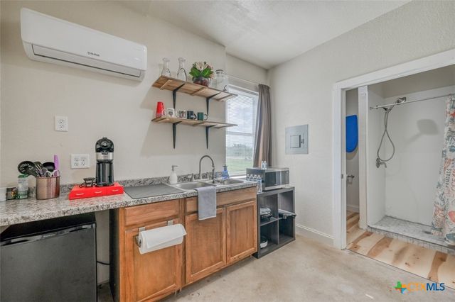 1233 N Ocean Drive, Port Lavaca, TX 77979