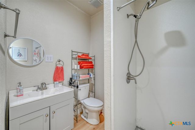 1233 N Ocean Drive, Port Lavaca, TX 77979