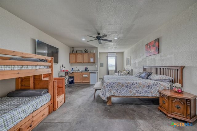 1233 N Ocean Drive, Port Lavaca, TX 77979