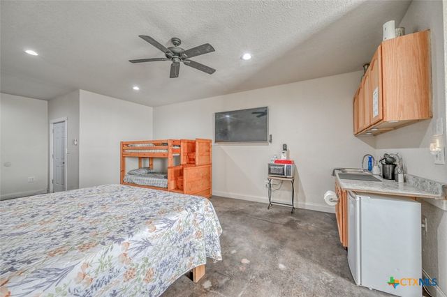 1233 N Ocean Drive, Port Lavaca, TX 77979