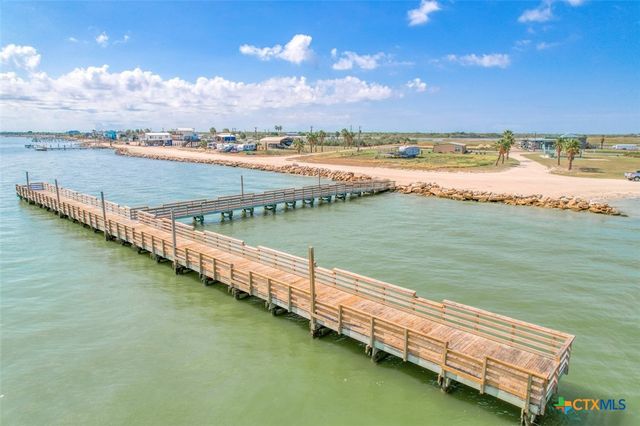 1233 N Ocean Drive, Port Lavaca, TX 77979
