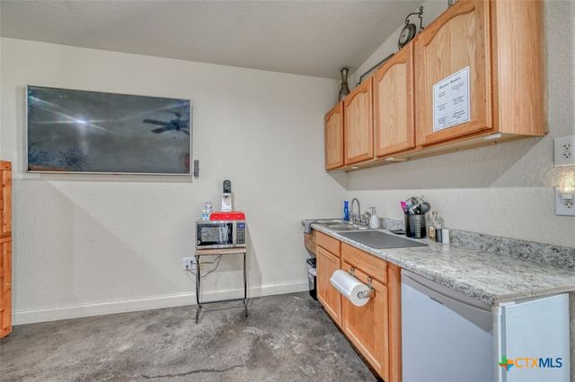 1233 N Ocean Drive, Port Lavaca, TX 77979