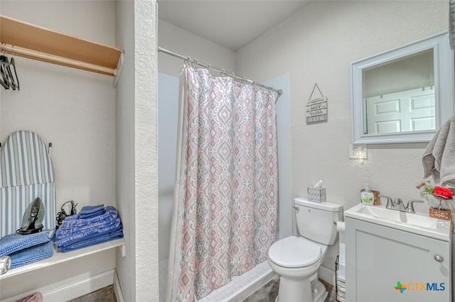 1233 N Ocean Drive, Port Lavaca, TX 77979