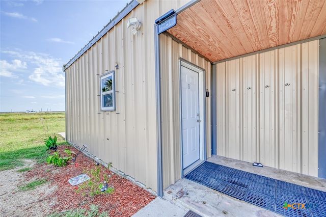 1233 N Ocean Drive, Port Lavaca, TX 77979