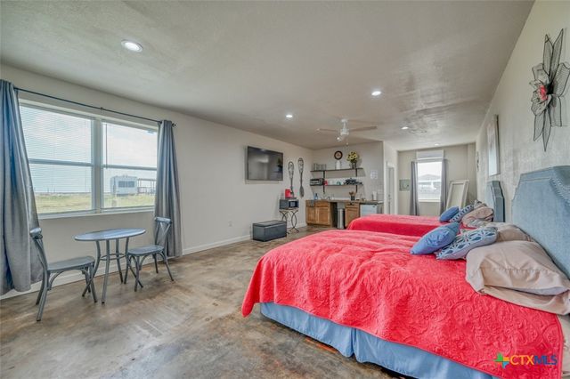 1233 N Ocean Drive, Port Lavaca, TX 77979