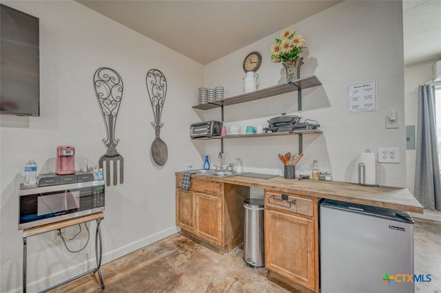 1233 N Ocean Drive, Port Lavaca, TX 77979