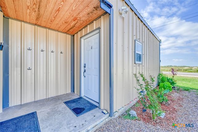 1233 N Ocean Drive, Port Lavaca, TX 77979
