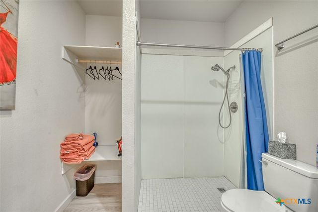 1233 N Ocean Drive, Port Lavaca, TX 77979