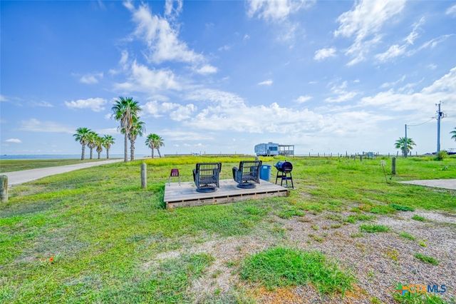 1233 N Ocean Drive, Port Lavaca, TX 77979