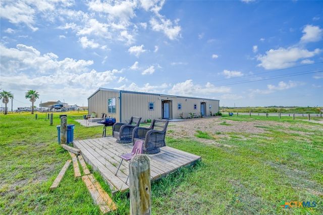 1233 N Ocean Drive, Port Lavaca, TX 77979