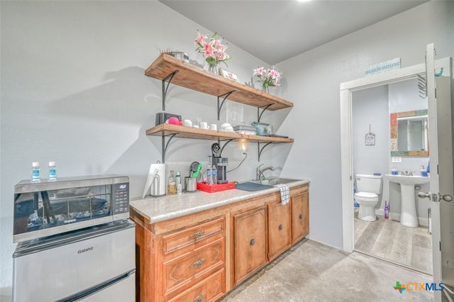 1233 N Ocean Drive, Port Lavaca, TX 77979
