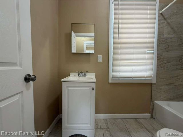 10028 Petoskey Avenue, Detroit, MI 48204