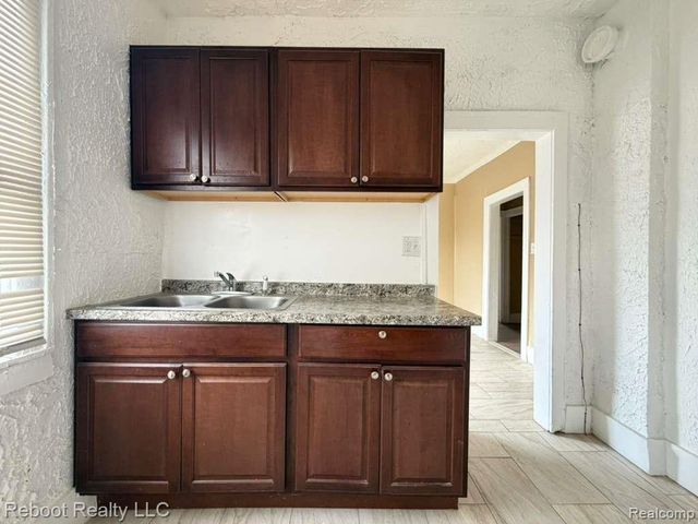 10028 Petoskey Avenue, Detroit, MI 48204