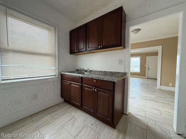 10028 Petoskey Avenue, Detroit, MI 48204