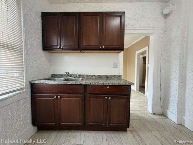 10028 Petoskey Avenue, Detroit, MI 48204