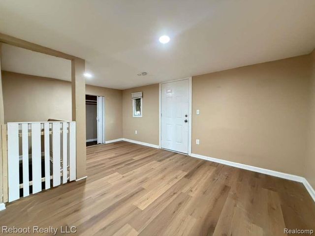 10028 Petoskey Avenue, Detroit, MI 48204