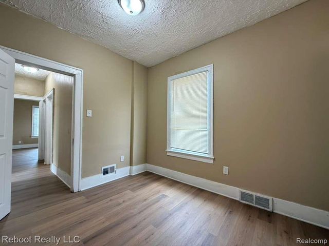 10028 Petoskey Avenue, Detroit, MI 48204