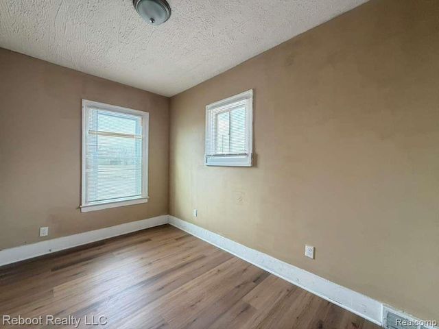 10028 Petoskey Avenue, Detroit, MI 48204