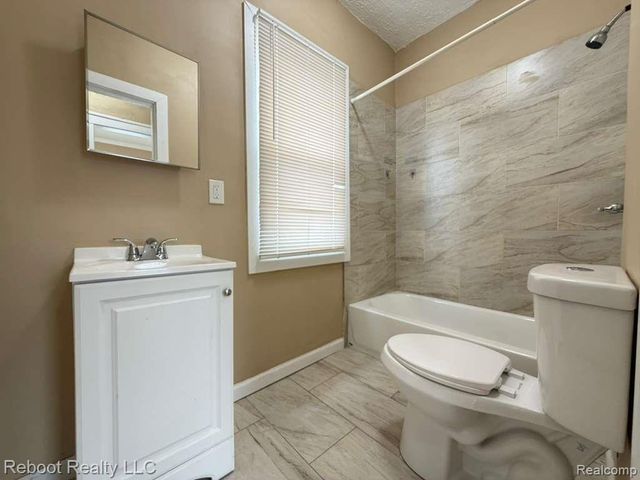 10028 Petoskey Avenue, Detroit, MI 48204