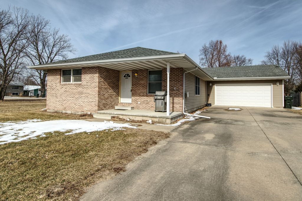 484 W 3rd Street, Braidwood, IL 60408
