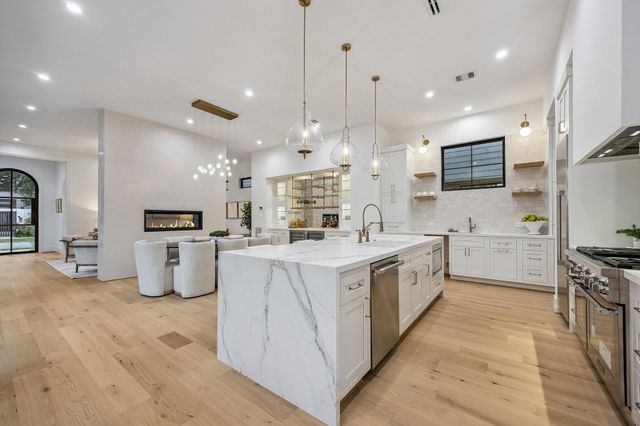 1202 W Drew, Houston, TX 77006