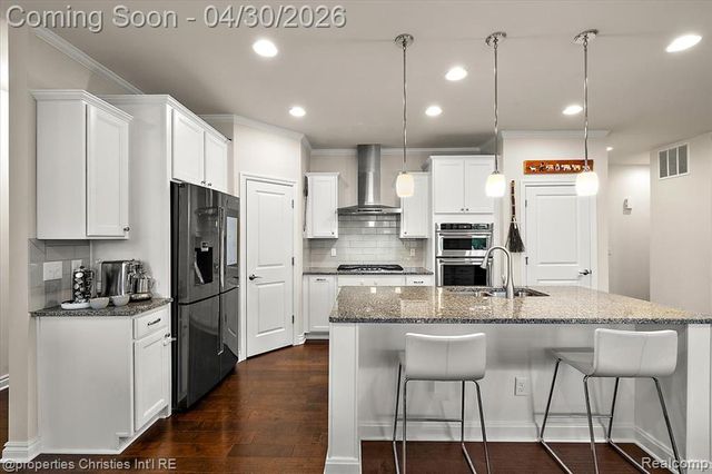 31035 Tremont Lane, Franklin, MI 48025
