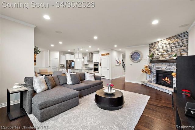 31035 Tremont Lane, Franklin, MI 48025