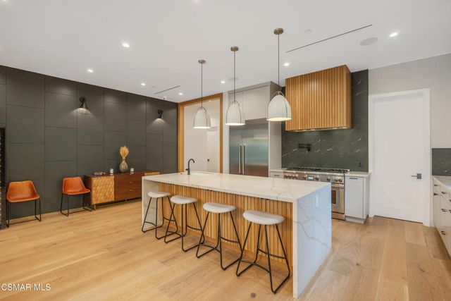 5444 Murietta Avenue, Sherman Oaks, CA 91401