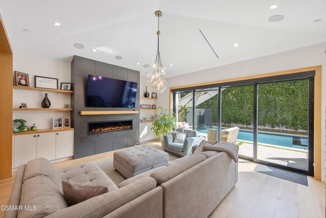 5444 Murietta Avenue, Sherman Oaks, CA 91401