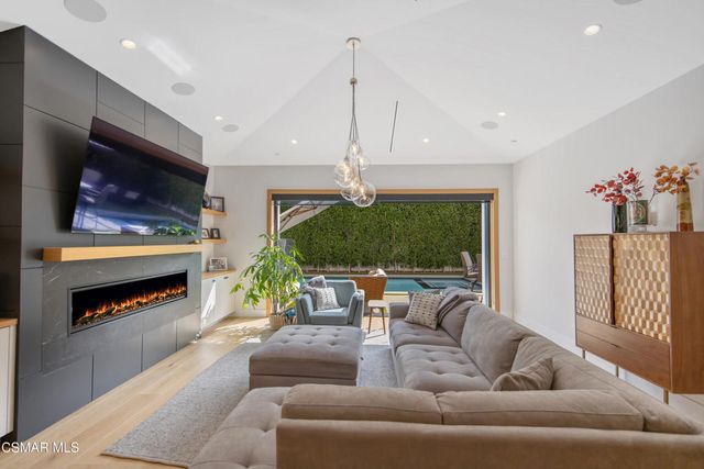 5444 Murietta Avenue, Sherman Oaks, CA 91401