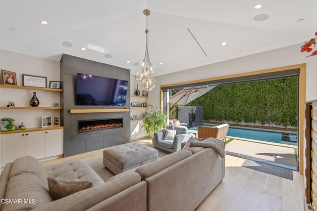 5444 Murietta Avenue, Sherman Oaks, CA 91401