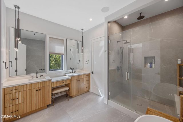 5444 Murietta Avenue, Sherman Oaks, CA 91401