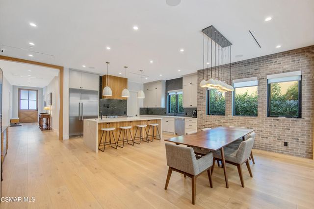 5444 Murietta Avenue, Sherman Oaks, CA 91401