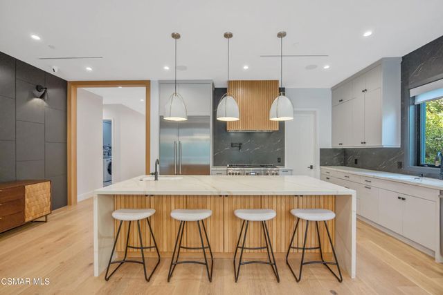 5444 Murietta Avenue, Sherman Oaks, CA 91401