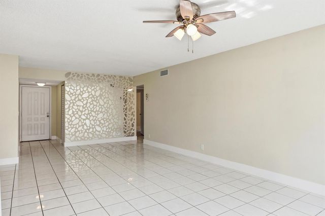 3242 Perimeter Drive, Greenacres, FL 33467