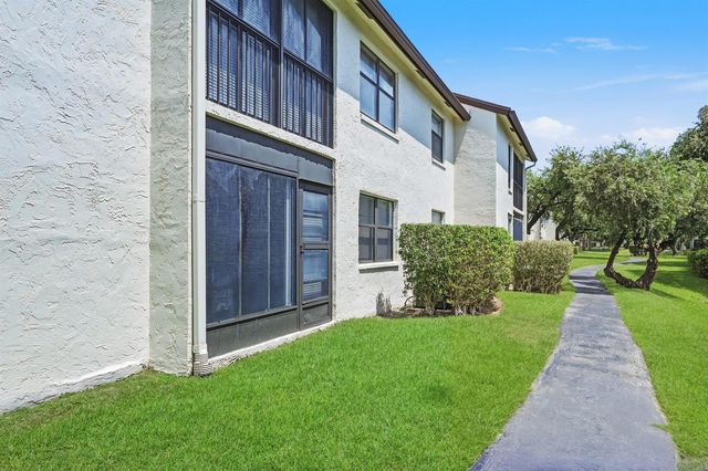 3242 Perimeter Drive, Greenacres, FL 33467