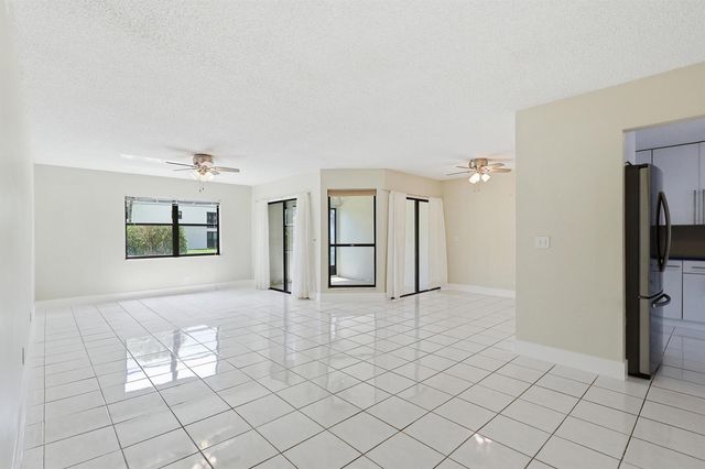 3242 Perimeter Drive, Greenacres, FL 33467