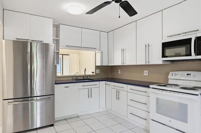 3242 Perimeter Drive, Greenacres, FL 33467