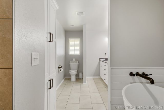37810 E 211th Street S, Porter, OK 74454