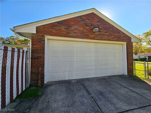 575 Woodside Avenue, Youngstown, OH 44505