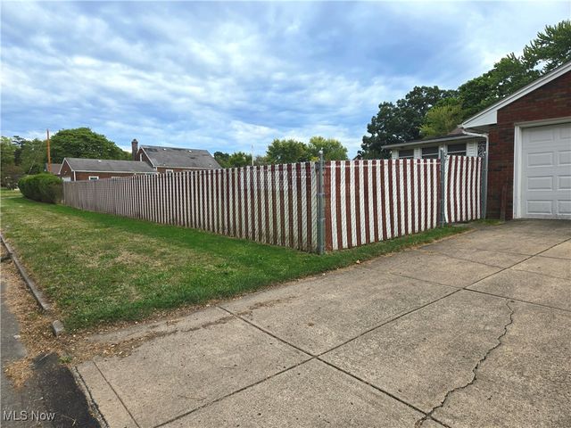 575 Woodside Avenue, Youngstown, OH 44505