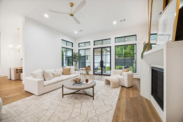 830 Azalea Street, Houston, TX 77018