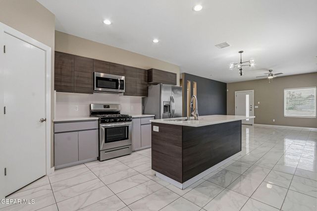 125 VIA ROJAS Drive, Horizon City, TX 79928