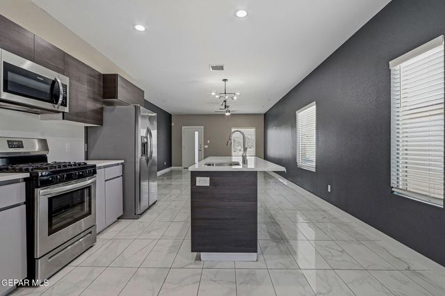 125 VIA ROJAS Drive, Horizon City, TX 79928