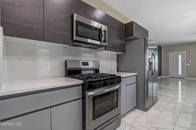 125 VIA ROJAS Drive, Horizon City, TX 79928