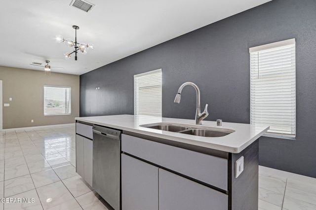 125 VIA ROJAS Drive, Horizon City, TX 79928