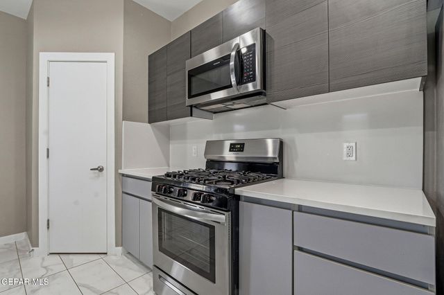 125 VIA ROJAS Drive, Horizon City, TX 79928