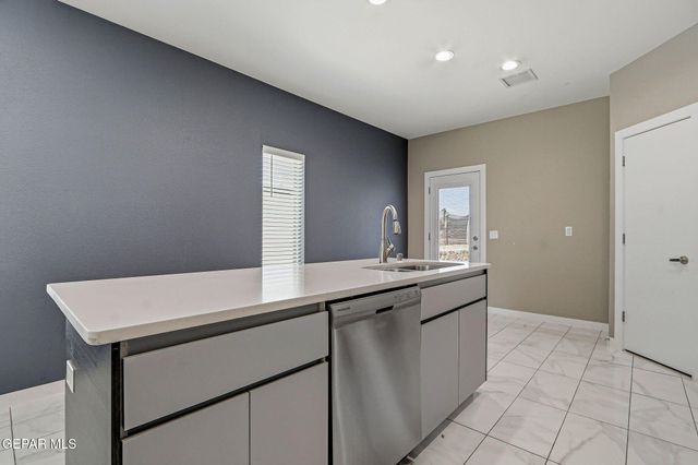 125 VIA ROJAS Drive, Horizon City, TX 79928